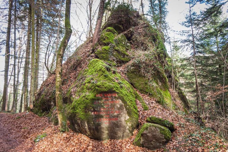 Le Bloc Monstre, non loin de la Pierre à Besse. © Fabrice Ducrest