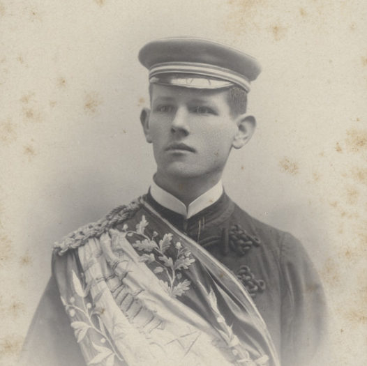 Portrait d'un jeune homme avec mention F. Bernhard et R. Valleca