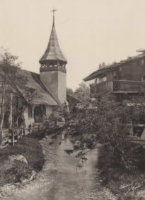À travers le village suisse