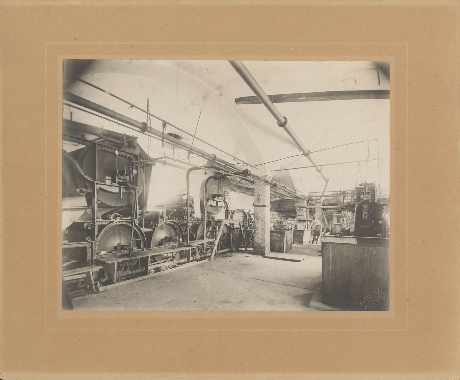 Bex, la papeterie. Les machines à fabriquer le papier, vers 1900