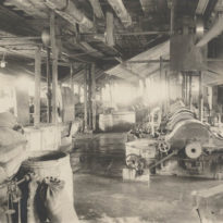 Bex, la papeterie. Les ateliers avec à gauche le broyeur de pâte à papier, vers 1900