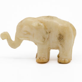 Éléphant en plastique moulé