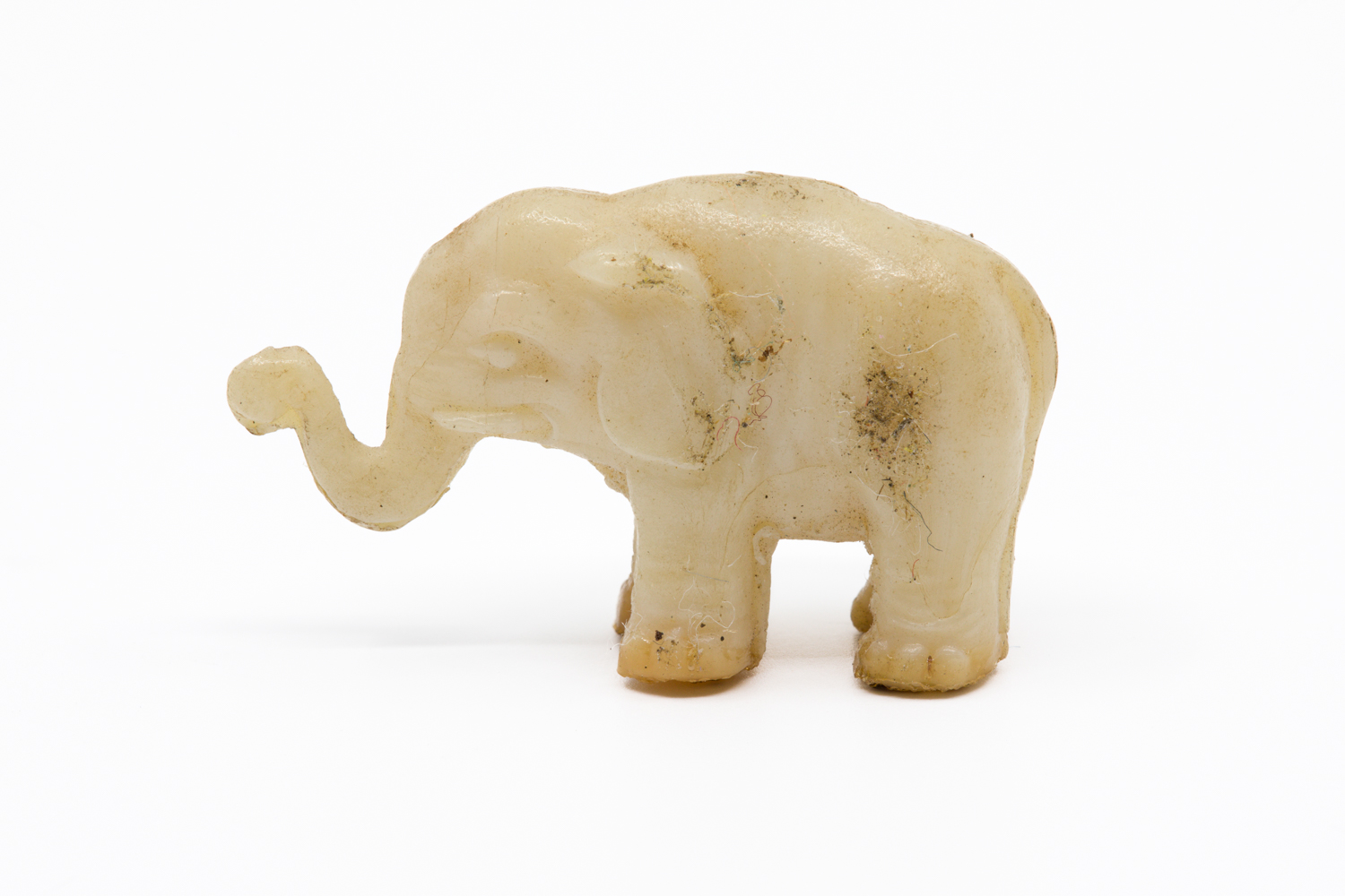 Éléphant en plastique moulé