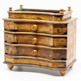 Boîte en bois à trois tiroirs