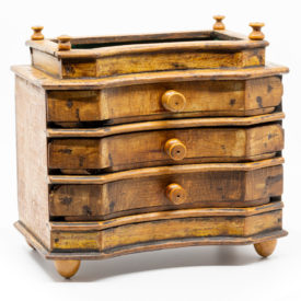 Boîte en bois à trois tiroirs